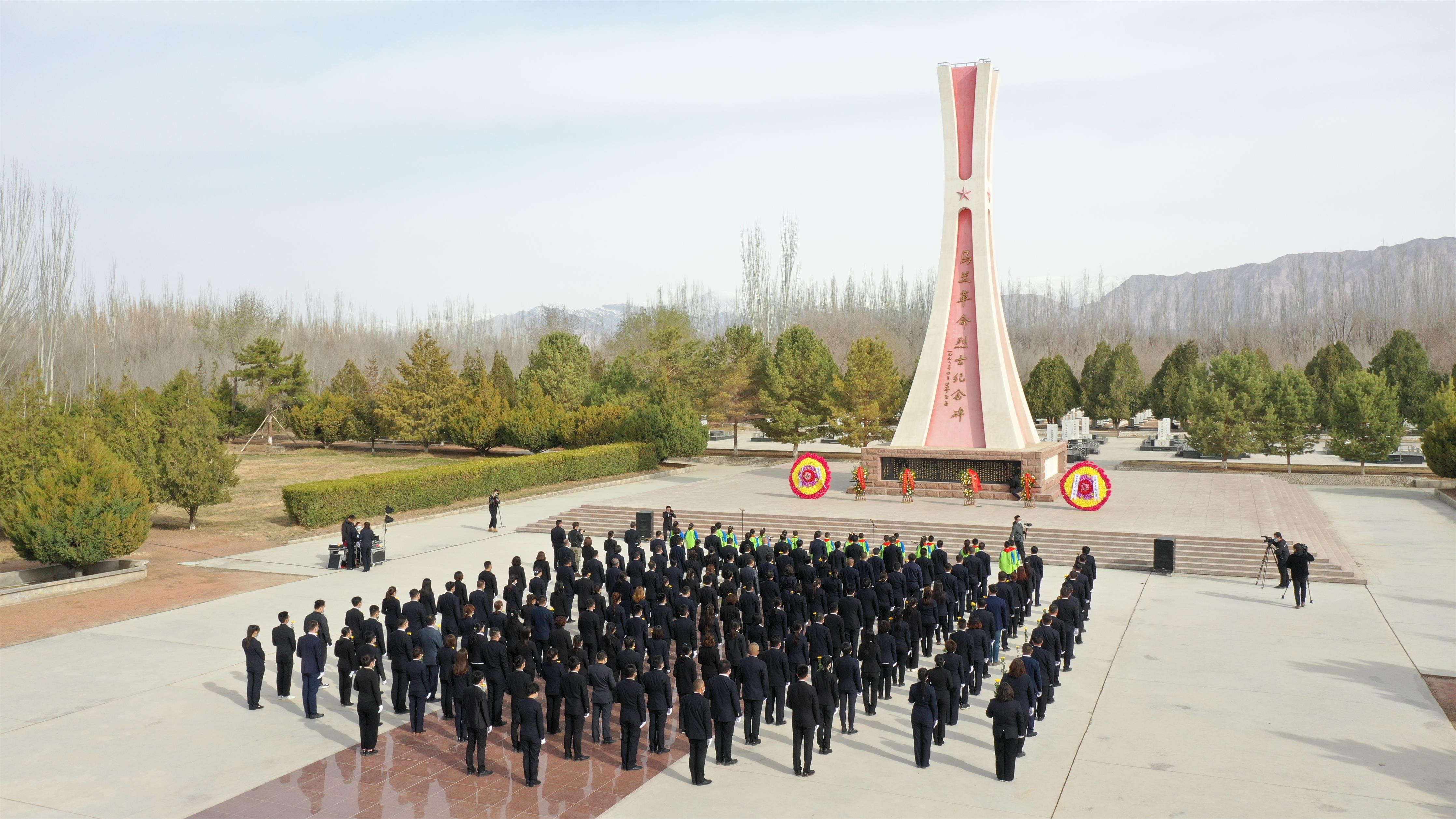 新疆和硕县举行“学习党史·缅怀英烈·牢记初心·戴德奋进”祭奠革命先烈典礼